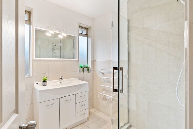 Photo of property in 25 Henry Partington Place, Greenhithe, Auckland, 0632