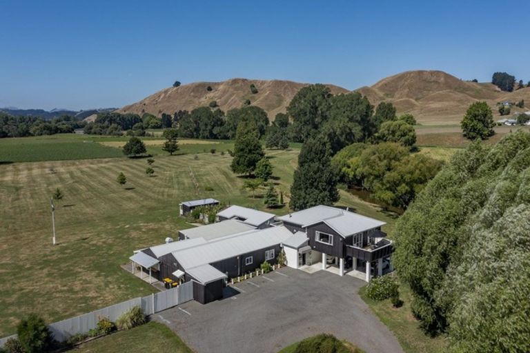Photo of property in 797 Pourerere Road, Omakere, Waipawa, 4271