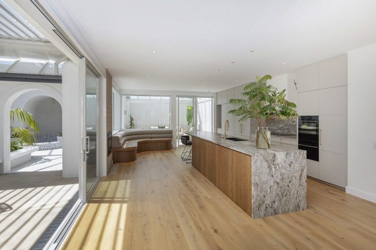Photo of property in 93 Carlton Mill Road, Merivale, Christchurch, 8014
