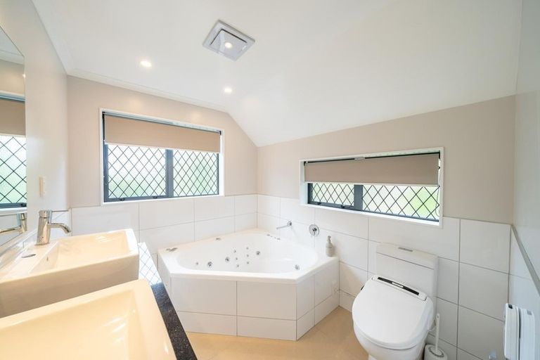 Photo of property in 29 Padnell Crescent, Paparangi, Wellington, 6037