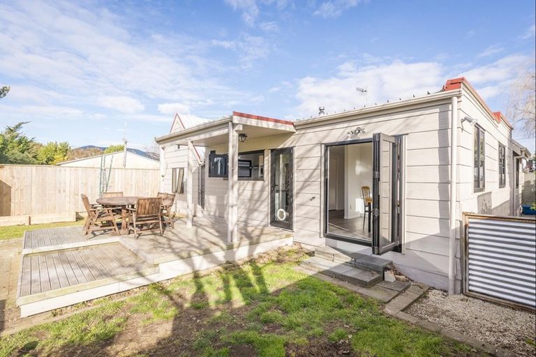 Photo of property in 28 Kaka Road, Raumati Beach, Paraparaumu, 5032