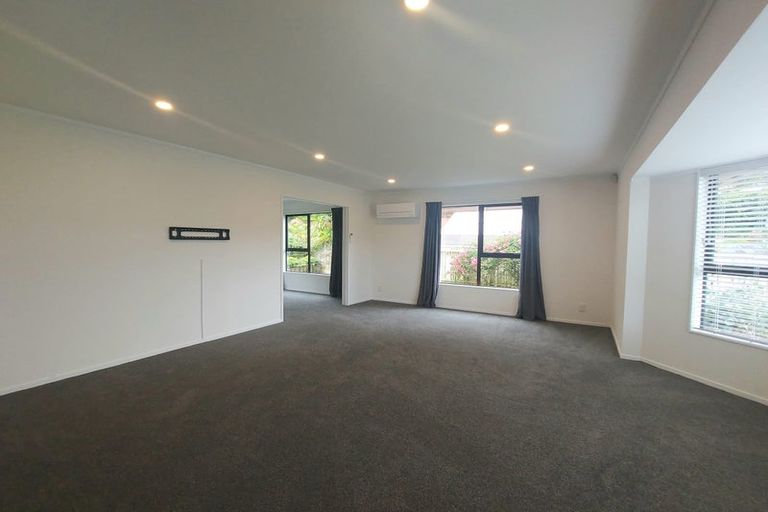 Photo of property in 11 Thatcher Crescent, Crofton Downs, Wellington, 6035