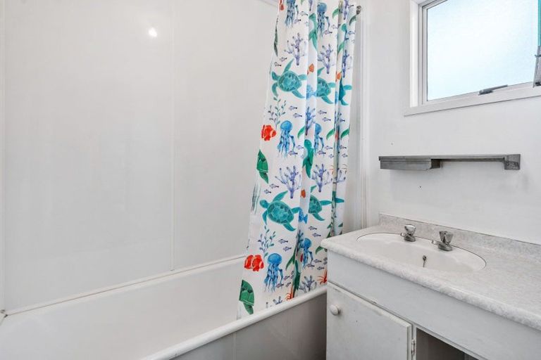 Photo of property in 12 Moki Place, Ruakaka, 0116