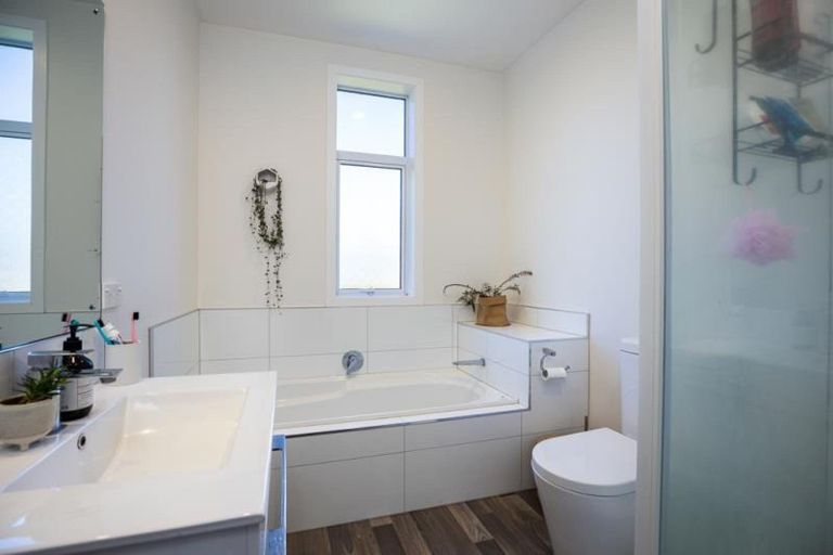 Photo of property in 25 Birdwood Avenue, Moturoa, New Plymouth, 4310