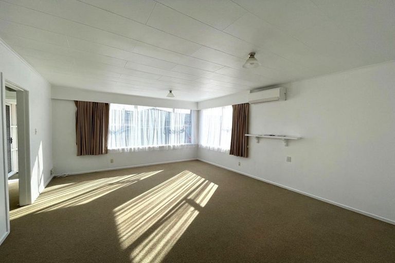 Photo of property in 2/154 Carrington Street, Lower Vogeltown, New Plymouth, 4310