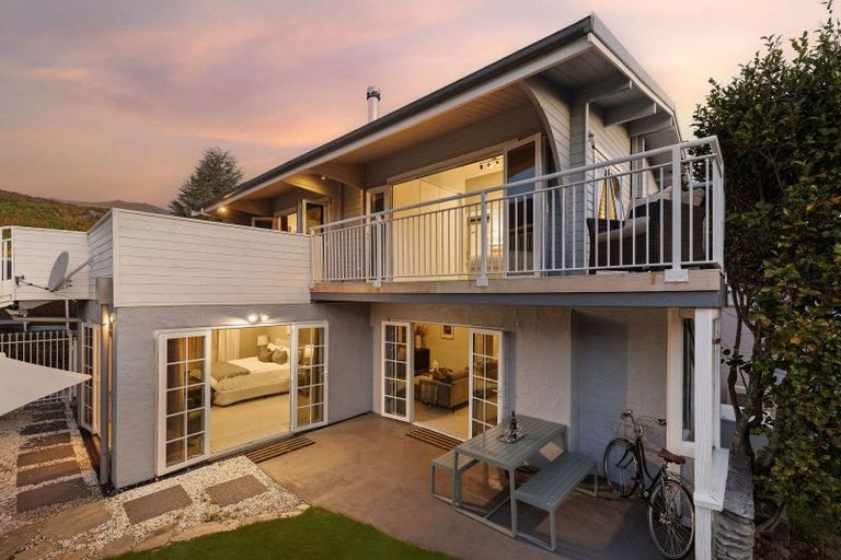 Photo of property in 13 Argyle Place, Arrowtown, 9302