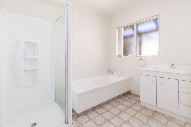 Photo of property in 28 Harry Shaw Way, Raumati South, Paraparaumu, 5032