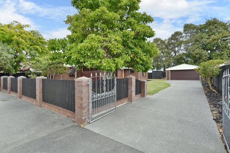 Photo of property in 31 Solomon Avenue, Redwood, Christchurch, 8051
