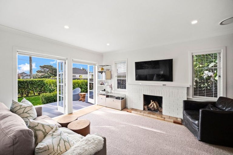 Photo of property in 4 Humariri Street, Point Chevalier, Auckland, 1022