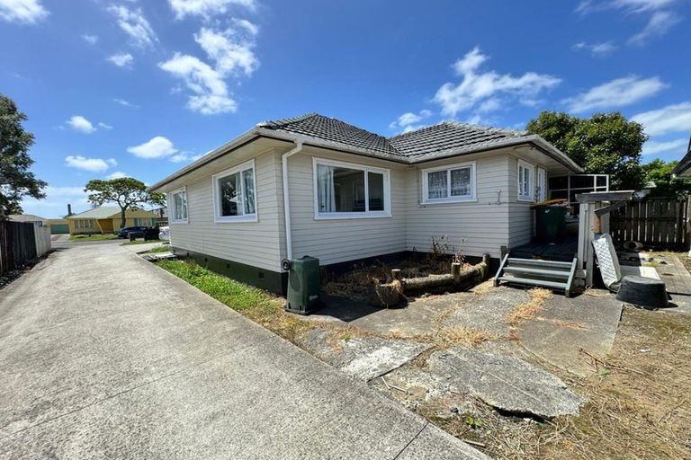 Photo of property in 8 Martin Road, Manurewa, Auckland, 2102