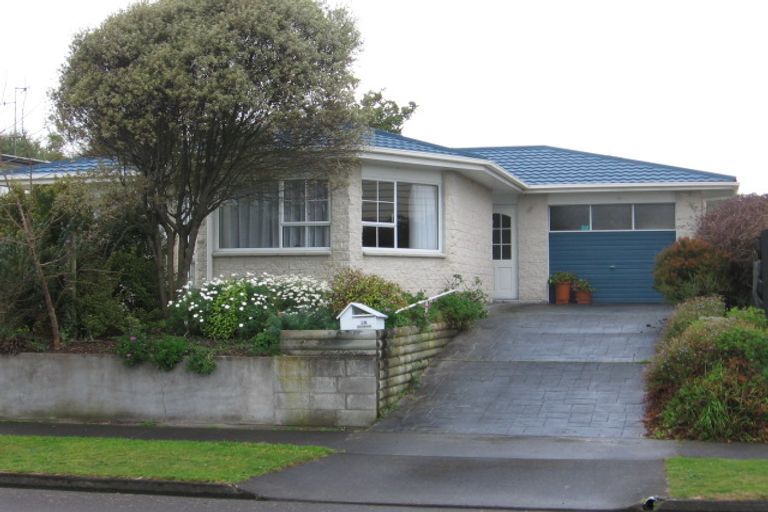 Photo of property in 2 Goodwyn Crescent, Hokowhitu, Palmerston North, 4410