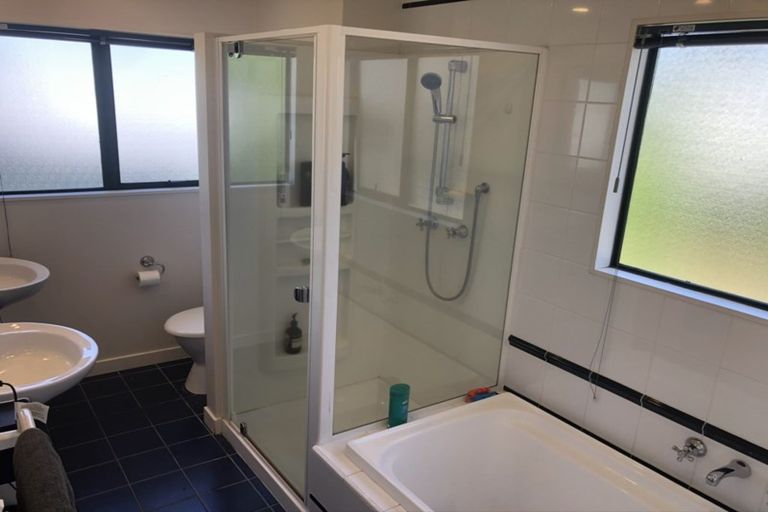 Photo of property in 1/32 Tui Glen Road, Birkenhead, Auckland, 0626