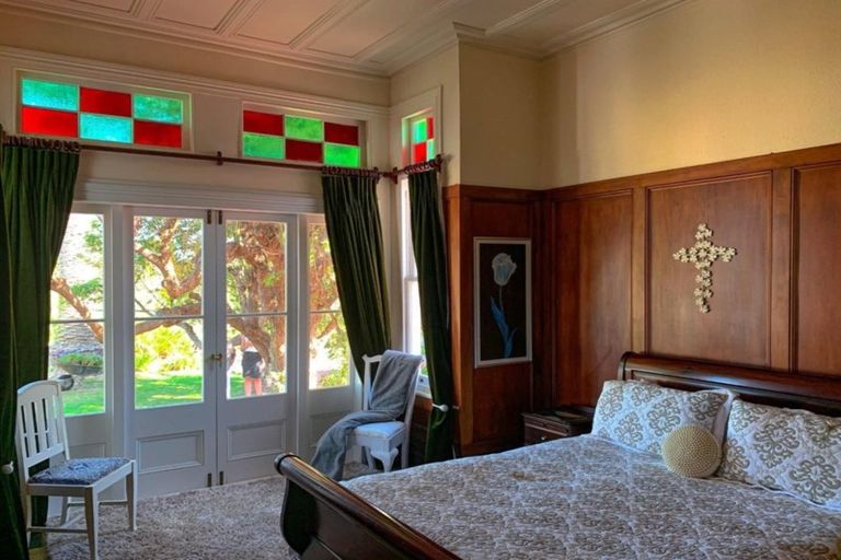 Photo of property in 5 Queen Street, Northcote Point, Auckland, 0627