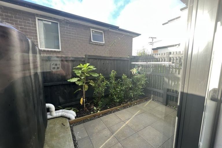 Photo of property in 4/11 Scanlen Terrace, Kelston, Auckland, 0602