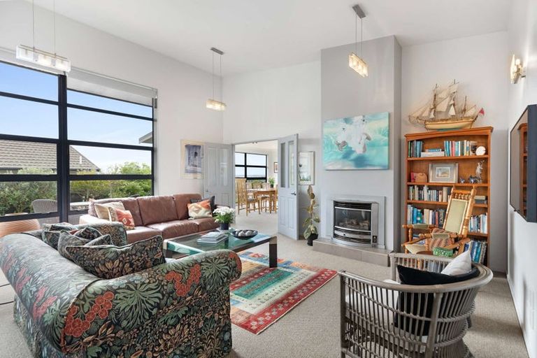 Photo of property in 107 Ruapehu Drive, Fitzherbert, Palmerston North, 4410