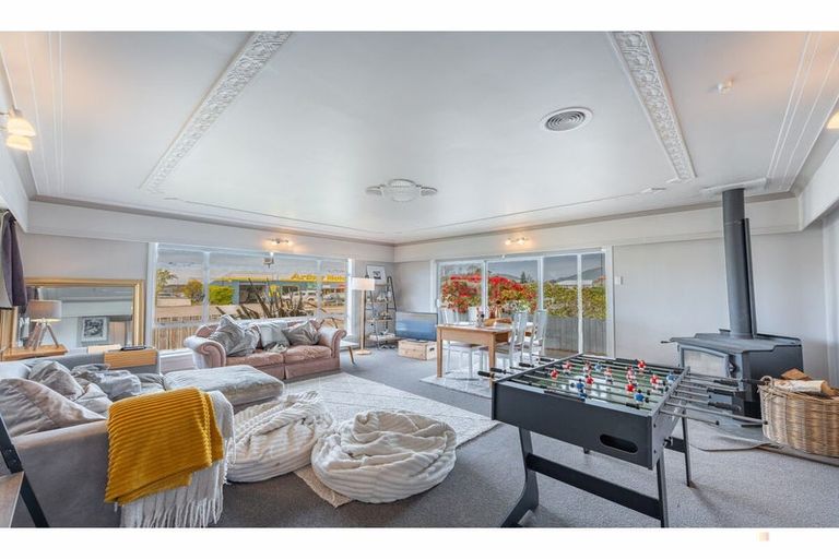 Photo of property in 30 Timaru Road, Waimate, 7924