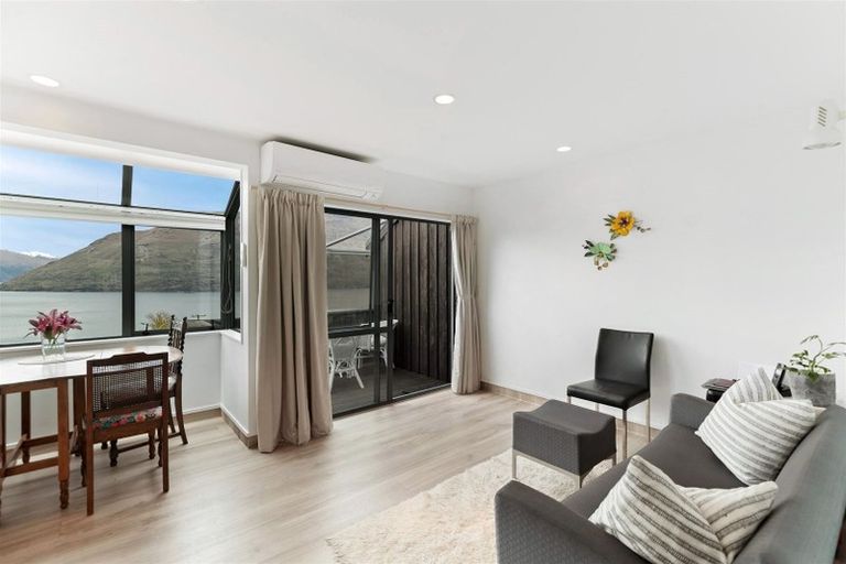 Photo of property in 18b Cameron Place, Fernhill, Queenstown, 9300