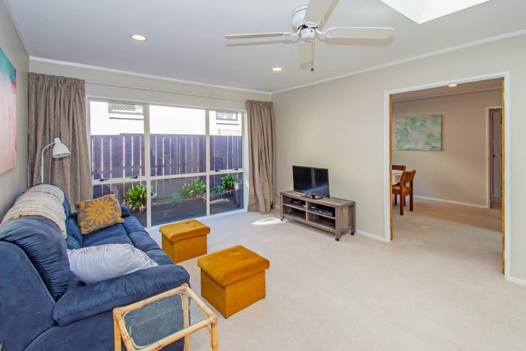 Photo of property in 52 Kuripaka Crescent, The Gardens, Auckland, 2105