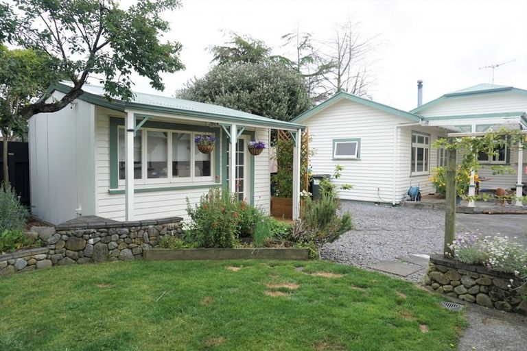 Photo of property in 20 Weraroa Road, Levin, 5510