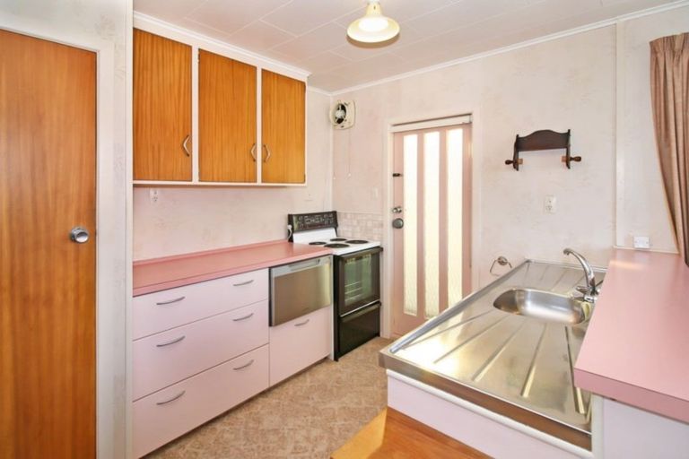 Photo of property in 14 Huatoki Street, Vogeltown, New Plymouth, 4310
