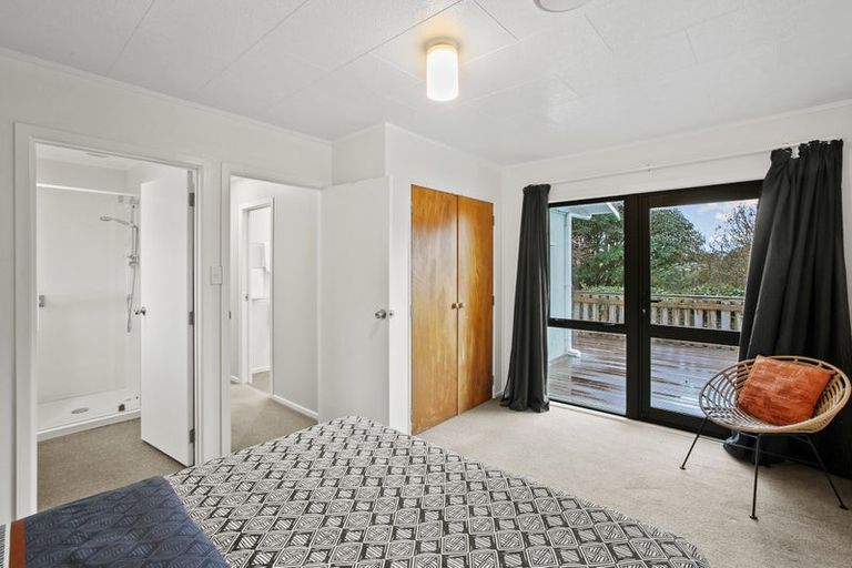 Photo of property in 25 Montana Place, Merrilands, New Plymouth, 4312