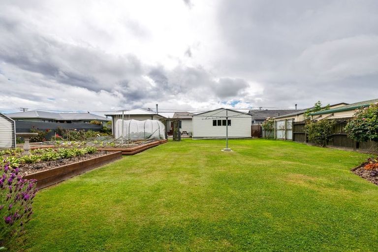 Photo of property in 3 Holmes Street, Waimate, 7924