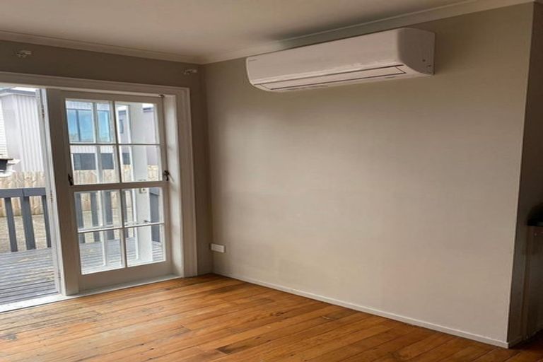 Photo of property in 49a Bruce Mclaren Road, Henderson, Auckland, 0612