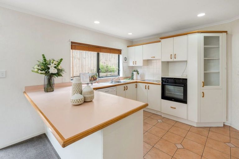 Photo of property in 1/47 Wiltshire Place, Somerville, Auckland, 2014