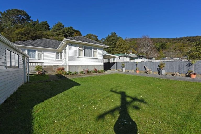 Photo of property in 2 Kereru Grove, Stokes Valley, Lower Hutt, 5019