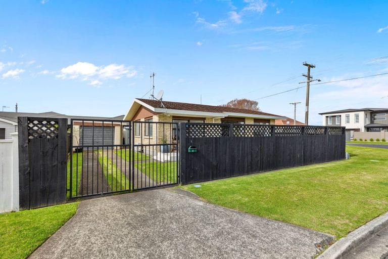 Photo of property in 1 Karaka Road, Otumoetai, Tauranga, 3110