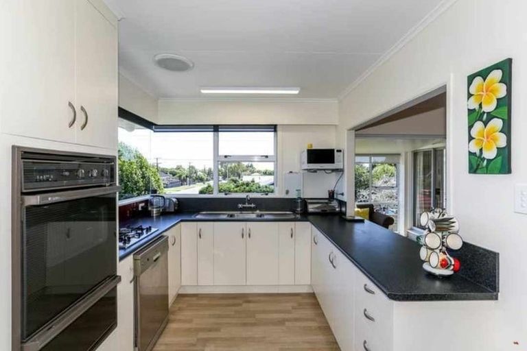Photo of property in 107 Govett Avenue, Frankleigh Park, New Plymouth, 4310