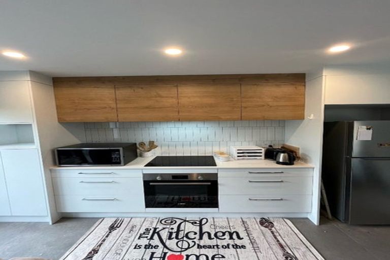 Photo of property in 6c Jern Place, Eastern Beach, Auckland, 2012