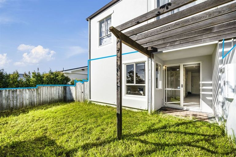Photo of property in 2/57 Gladstone Road, Northcote, Auckland, 0627