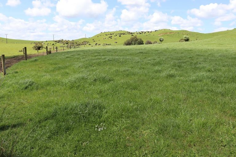 Photo of property in 888a Otaraoa Road, Tikorangi, Waitara, 4383