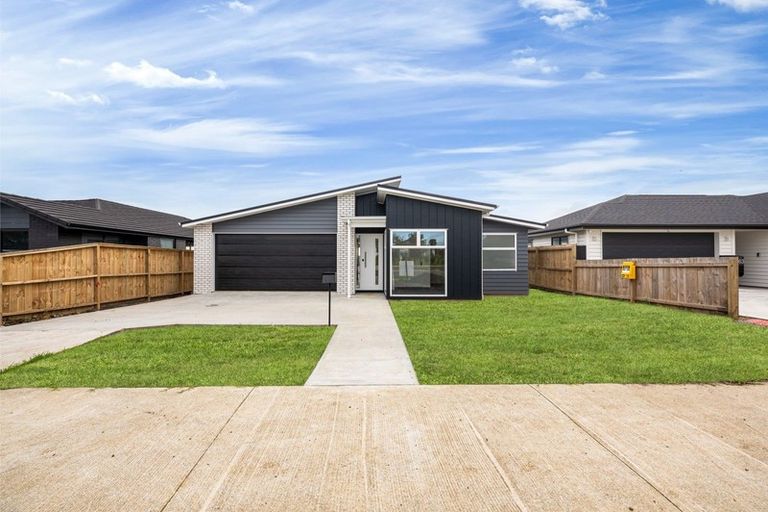 Photo of property in 61 Mclarin Road, Glenbrook, Waiuku, 2681