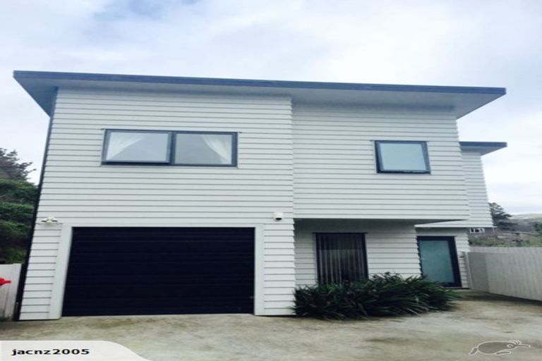 Photo of property in 19 Wantwood Grove, Churton Park, Wellington, 6037