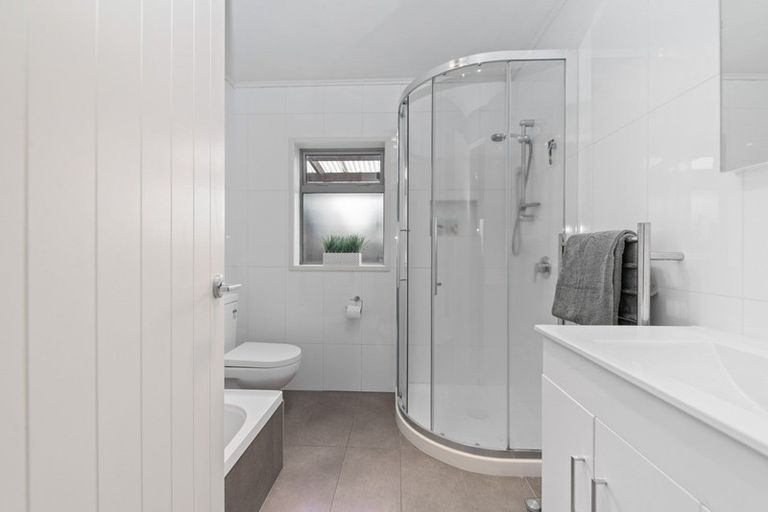 Photo of property in 15 Corlett Street, Utuhina, Rotorua, 3015