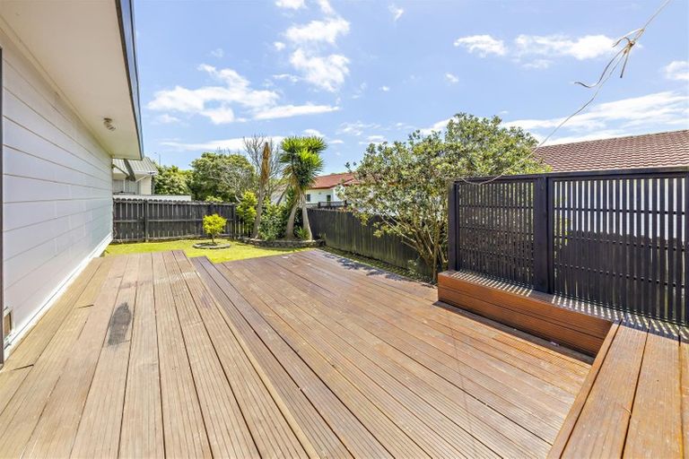Photo of property in 3/13 Kirklow Place, Goodwood Heights, Auckland, 2105