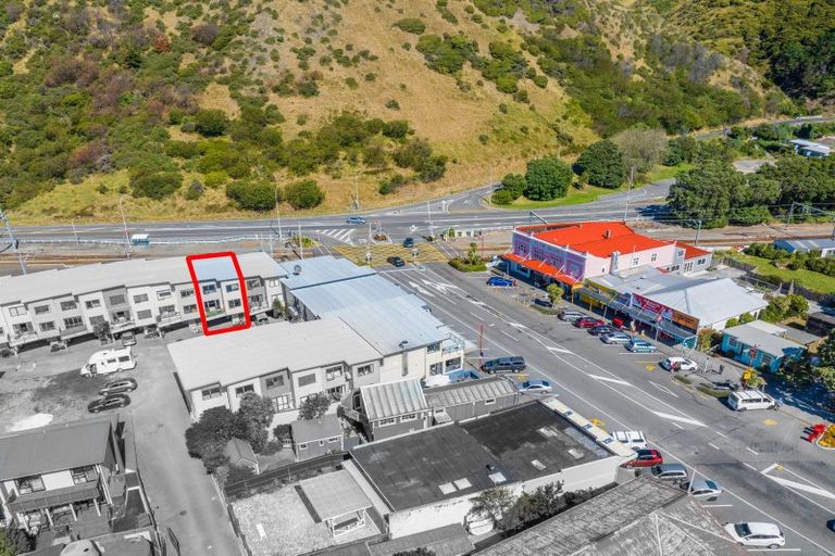 Photo of property in Te Kakariki Apartments, 5/5 Wellington Road, Paekakariki, 5034