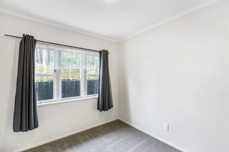 Photo of property in 12 Albert Road, Kelston, Auckland, 0602