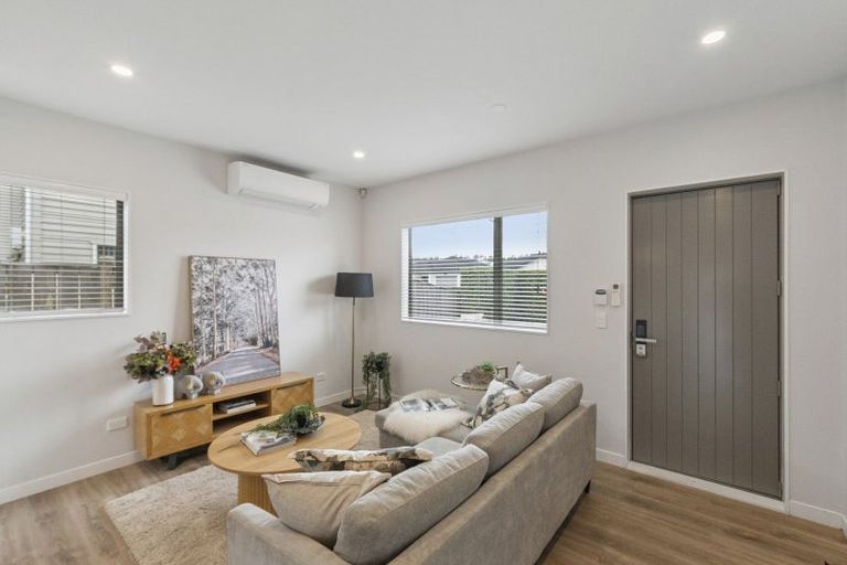 Photo of property in 9 Survila Street, Takanini, 2110