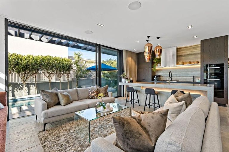 Photo of property in 41 Craig Road, Milford, Auckland, 0620