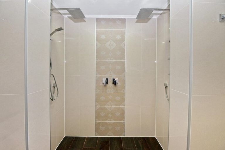 Photo of property in 10 Meadow Crescent, Te Atatu South, Auckland, 0602