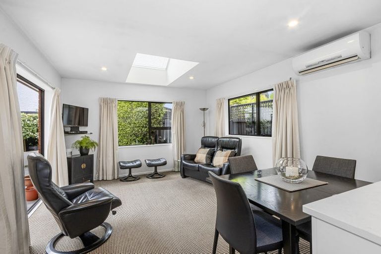 Photo of property in 2/22 Snowdon Road, Fendalton, Christchurch, 8052