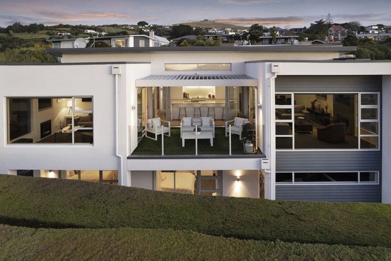 Photo of property in 241 Mount Pleasant Road, Mount Pleasant, Christchurch, 8081