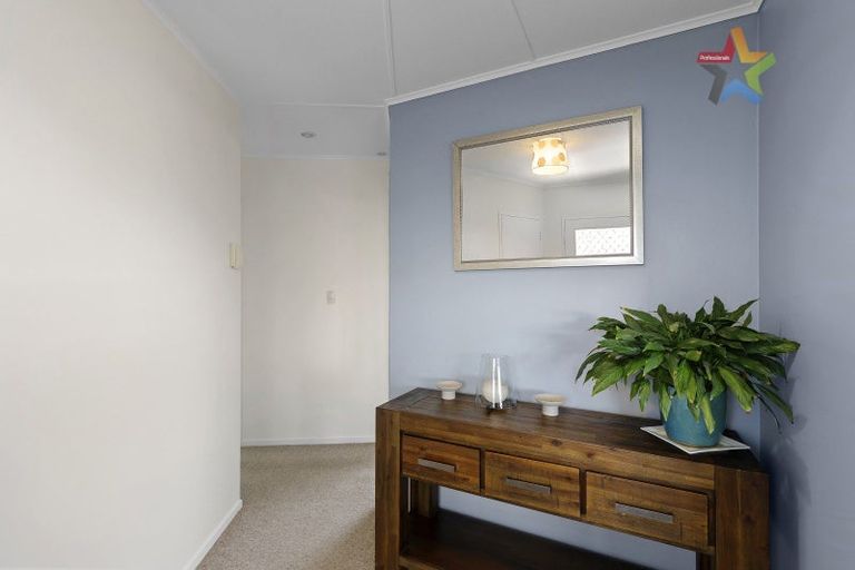 Photo of property in 27 Mossburn Grove, Kelson, Lower Hutt, 5010