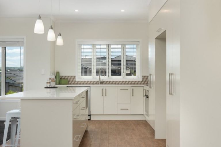 Photo of property in 320 Lakes Boulevard, Pyes Pa, Tauranga, 3112