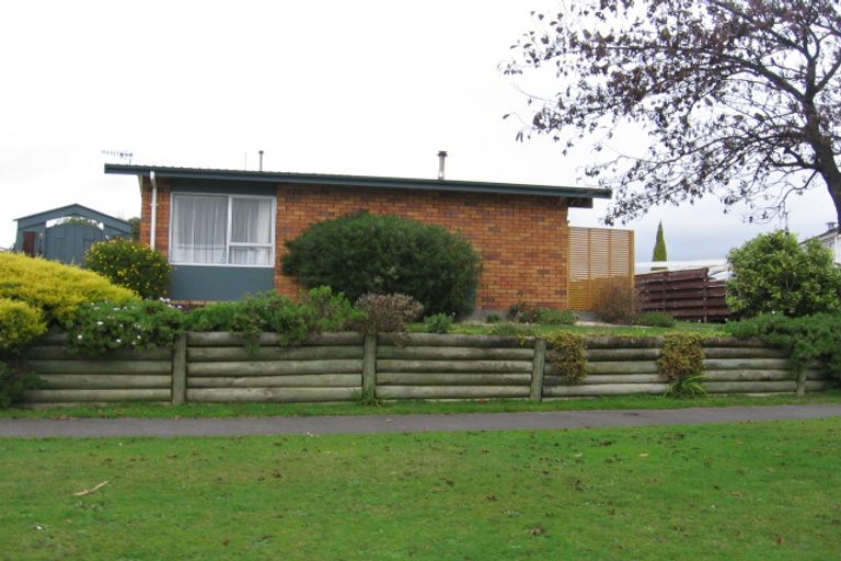 Photo of property in 68 Hillcrest Drive, Kelvin Grove, Palmerston North, 4414
