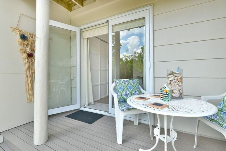 Photo of property in 4 Albert Hall Drive, Red Beach, 0932