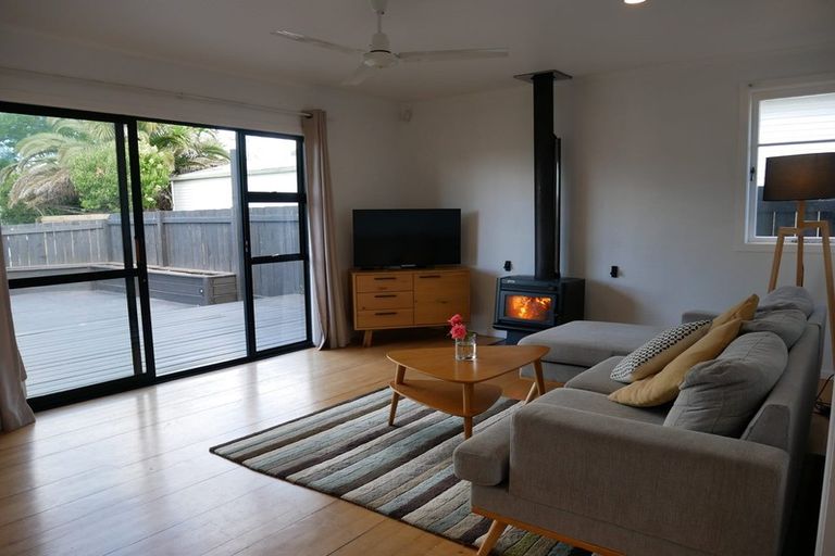 Photo of property in 12 Duncan Avenue, Te Atatu South, Auckland, 0610